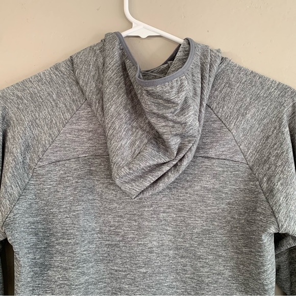 NWOT Women’s Light Gray Nike Running Dri-Fit Hooded Long Sleeve - Picture 6 of 7